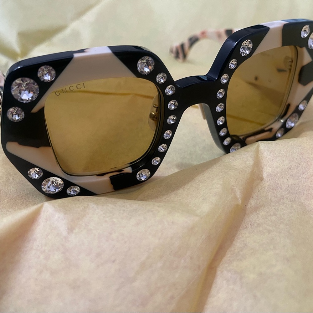 Gucci Black and Ivory Geometric Square Sunglasses with Diamond Detail - Picture 3 of 8